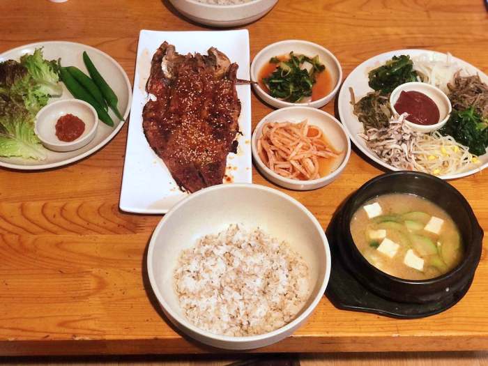 백반기행 안재모 편 산채 보리 비빔밥 직화 코다리구이 도토리묵 우거지 수제비 고양 서삼릉 맛집 소개
