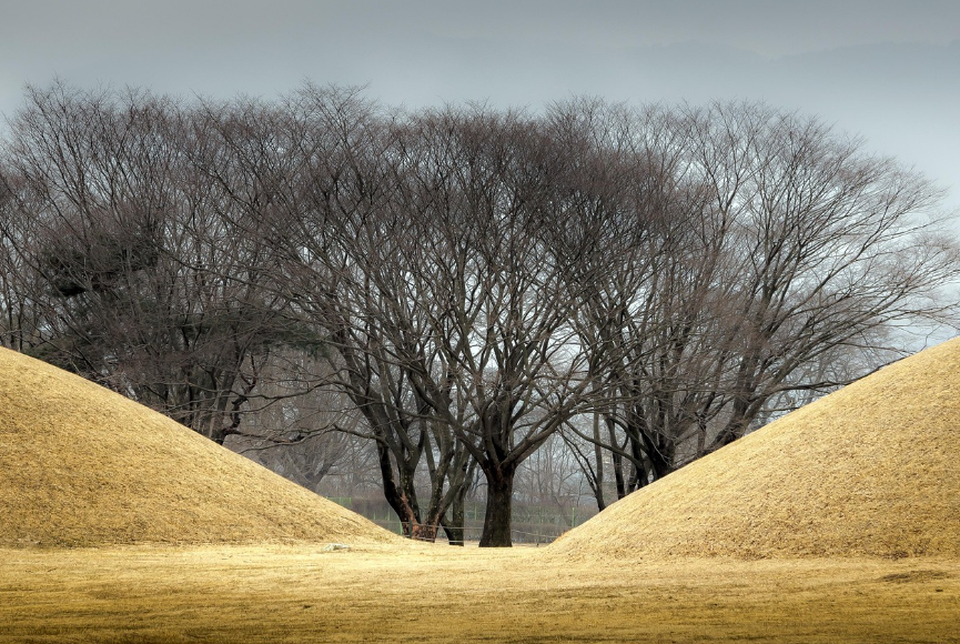 한국의 전통 장례문화: 유교적 예법과 자연으로의 회귀