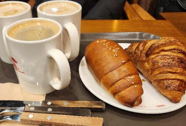 비엔나 커피하우스 소금빵 바닐라라떼 아메리카노 후기