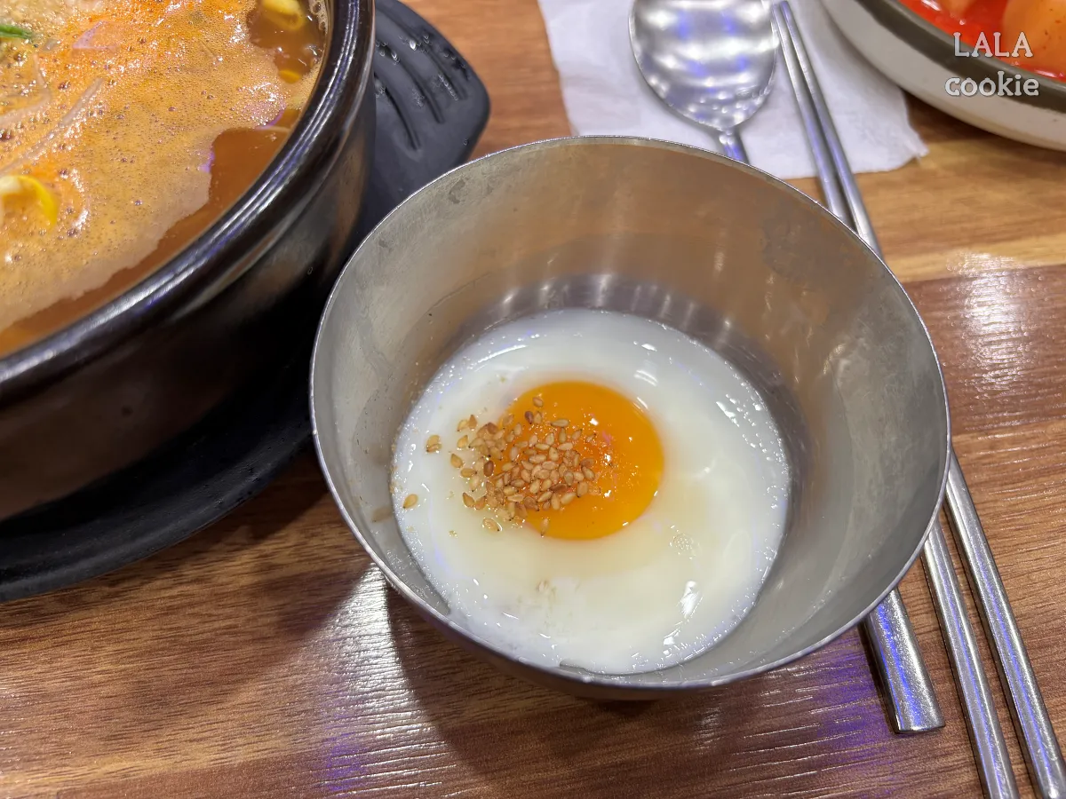 창원-마산회원구-콩남울교실-수란이-있는-밥그릇