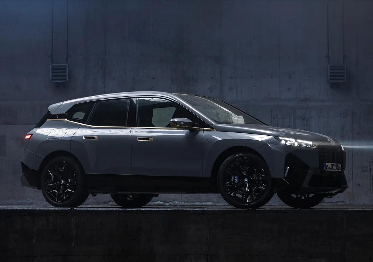 BMW IX M60 차량 이미지