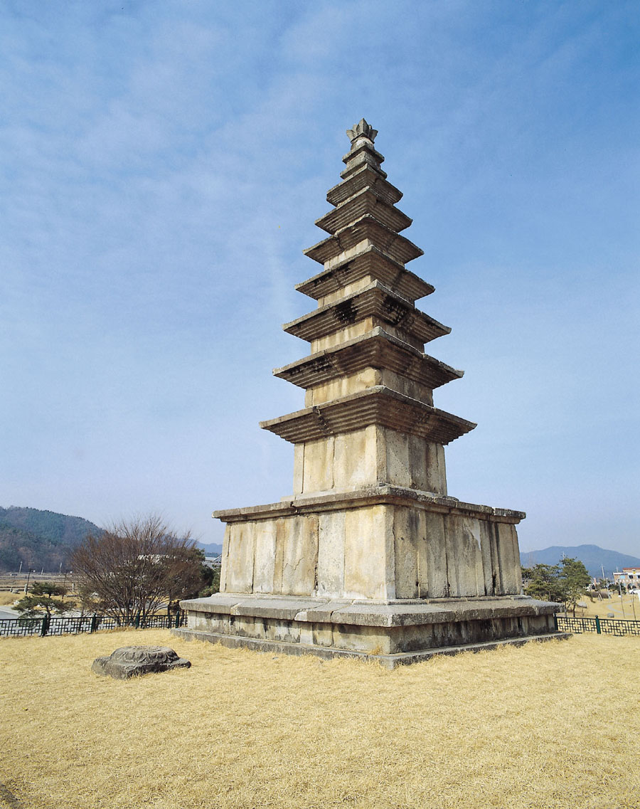 국보 6호 충주 탑평리 칠층석탑