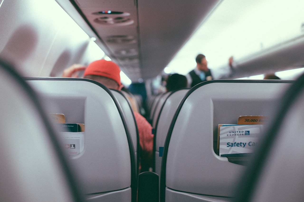 객실 승무원(Cabin Crew) - 항공 서비스의 핵심이자 안전을 책임지는 전문 직업