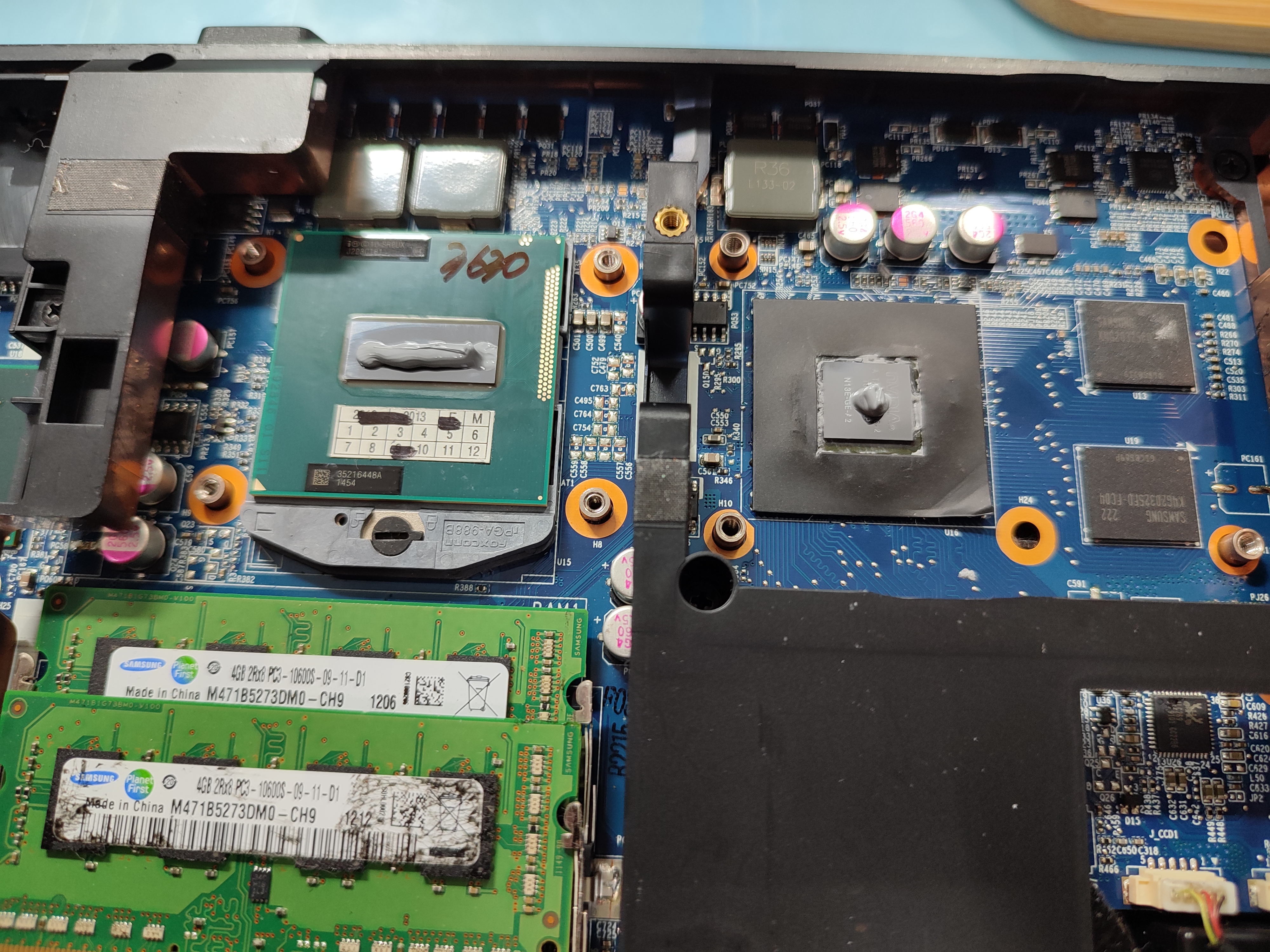 아크텍사의 MX-4 서멀컴파운드를 다시 발랐습니다.