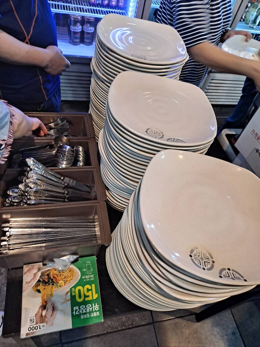 음식접시와 수저