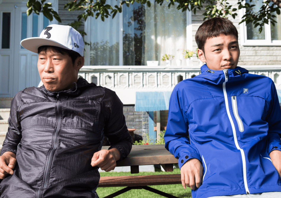 앉아-있는-귀보와-성웅