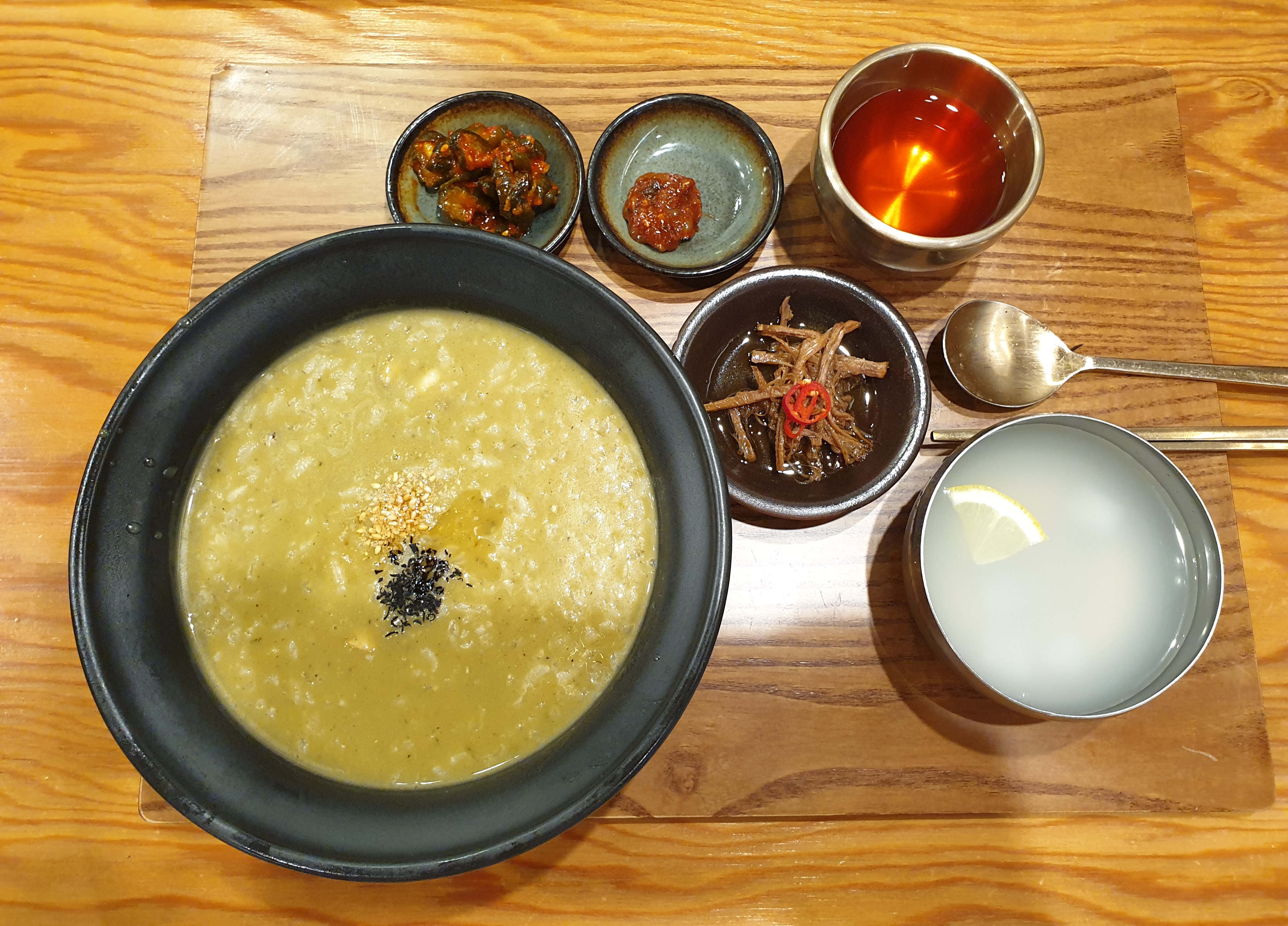 현대백화점 신촌점 10층 식당가에 있는 전복집 탐복 전복죽