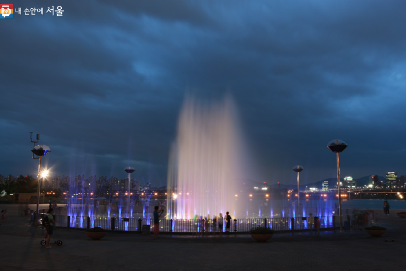 분수쇼를 나타내는 그림입니다.