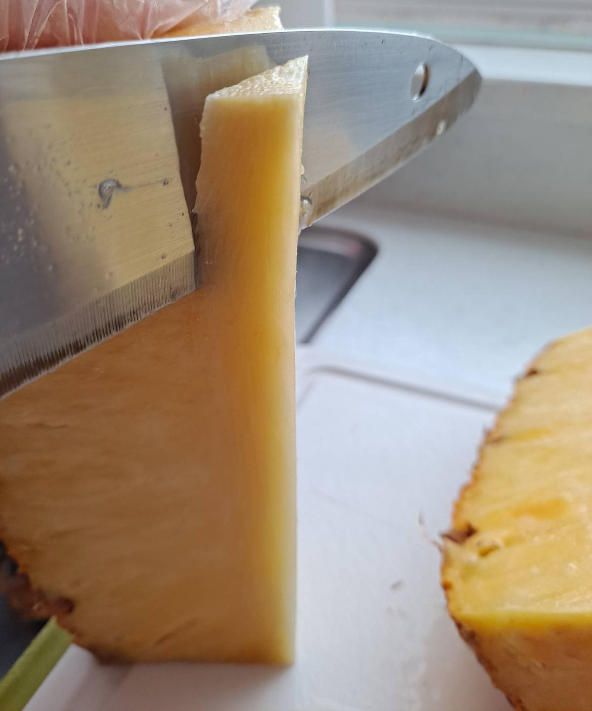 파인애플 심 자르기