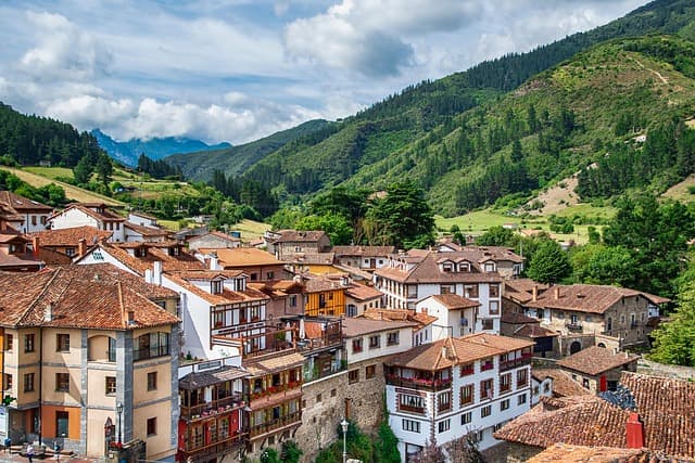 &lsquo;로컬&rsquo;이라는 단어가 다시 중요한 키워드로 떠오르고 있음을 보이는 지방의 사진