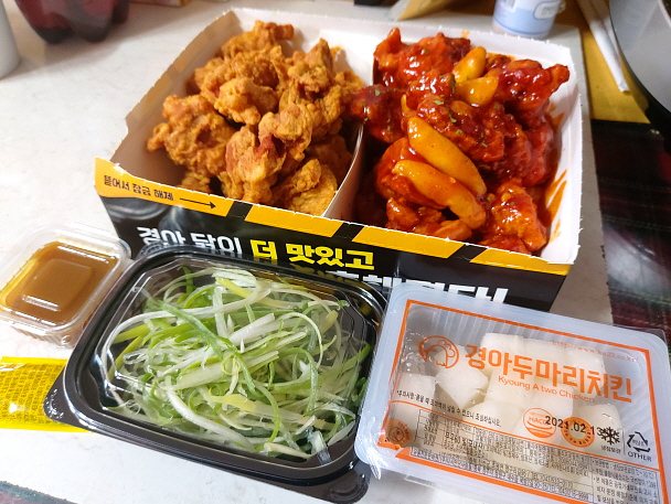 순살 파닭과 양념치킨 파닭과 양념치킨