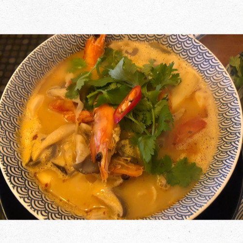 해산물과 고수가 듬뿍 담긴 태국식 냉똠얌국수