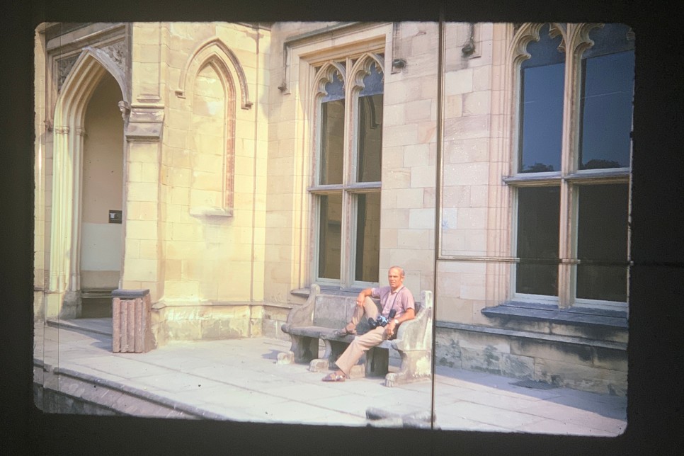 정중앙이 아님에도 균형감을 느끼는 사진의 예시