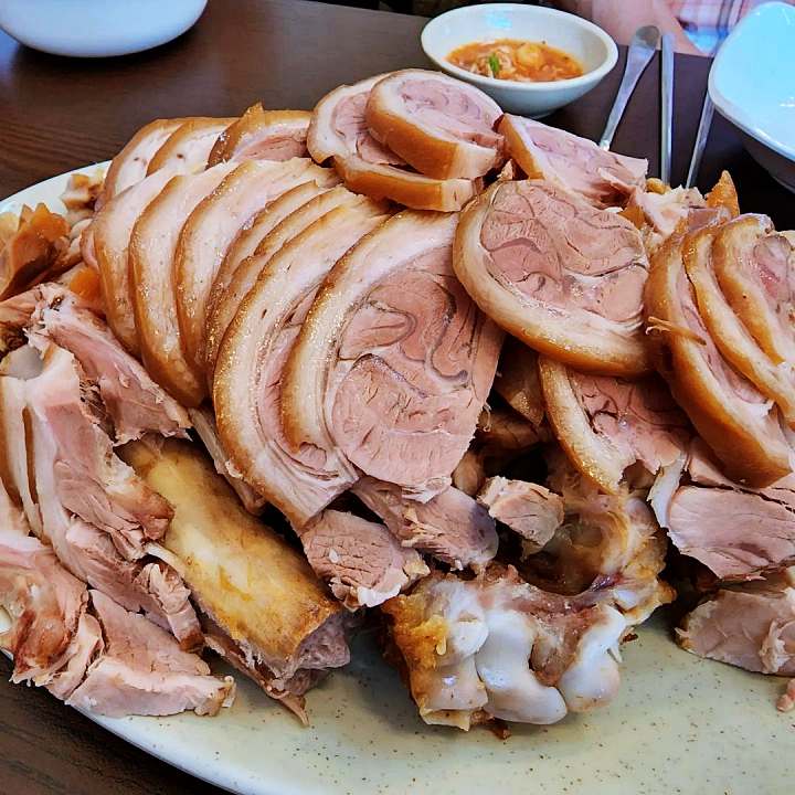 6시내고향 강원 춘천 족발 고향정가게 고향노포 왕족발 매콤 비빔국수 잔치국수 맛집 오늘 방송 추천