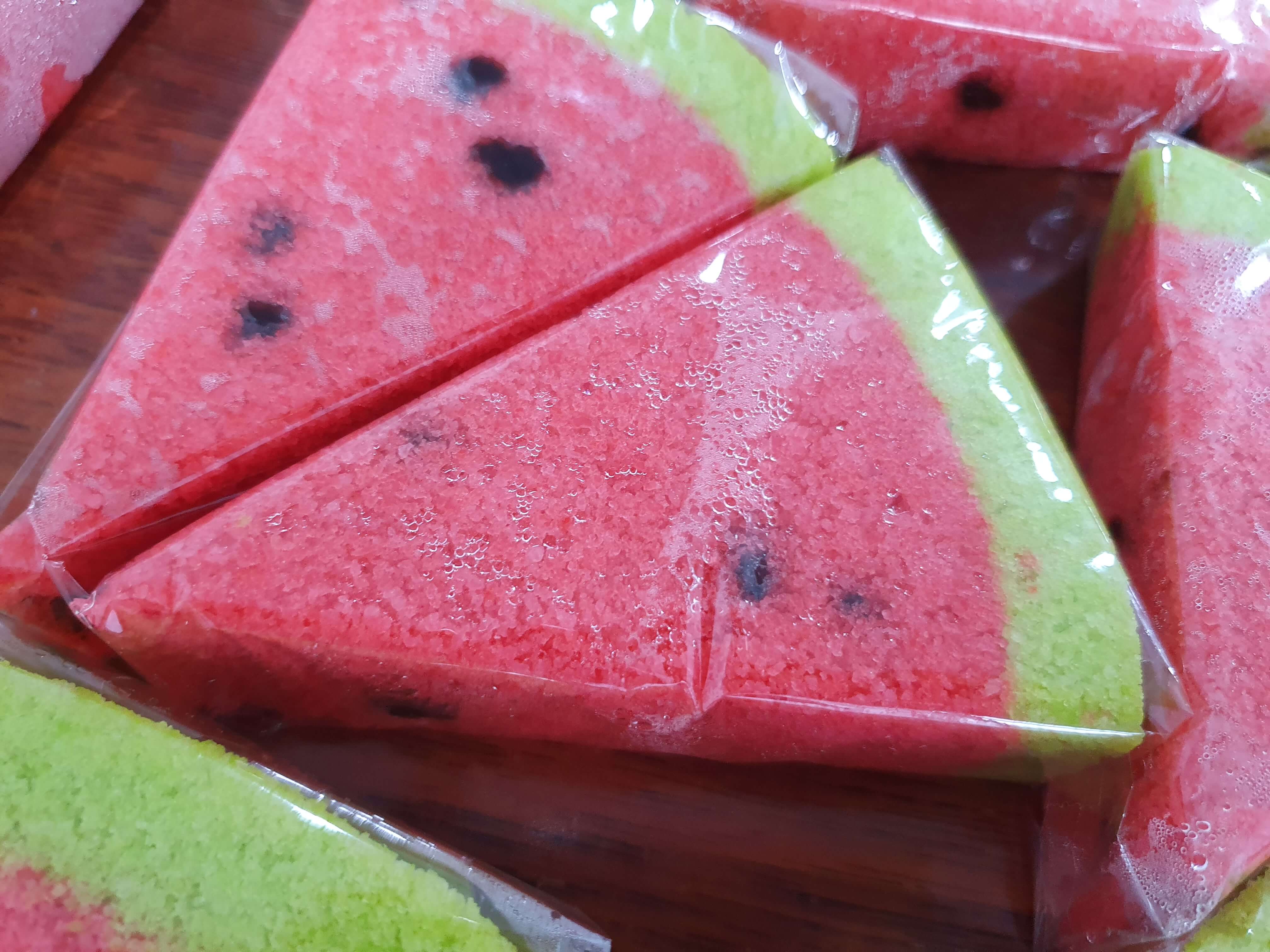 초콜렛씨가 박혀 있는 수박바떡