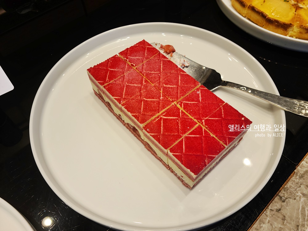 포포인츠 바이 쉐라톤 서울 명동 에볼루션 뷔페 런치 후기