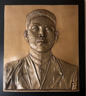 조명하 의사 부조 작품