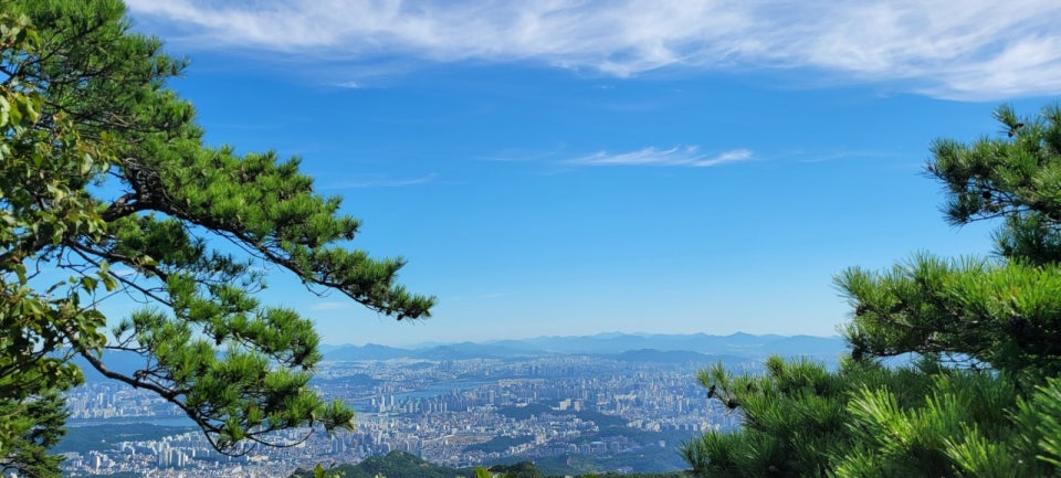 관악산 정상에서 내려다 보는 서울시내 이미지