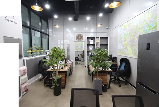 수원시 인계동에 운영했었던 공인중개사무소 실내사진