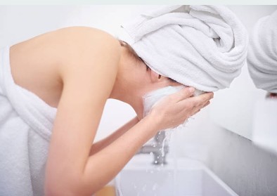 전문의가 강조하는 지성피부 클렌징 원칙