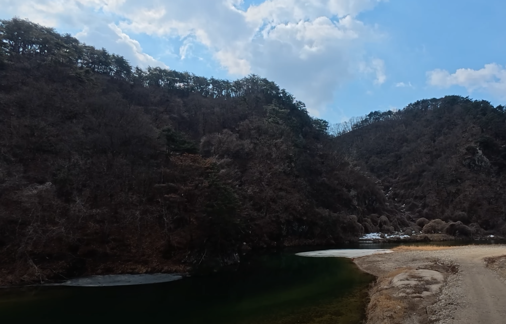 소금산을 하산하고 나면 펼쳐지는 잔잔한 여운이 담긴 무릉도원이 있습니다.