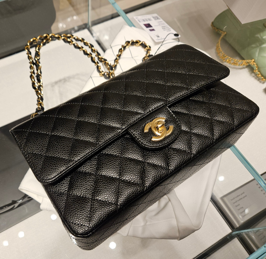 샤넬 클래식 미듐 재고