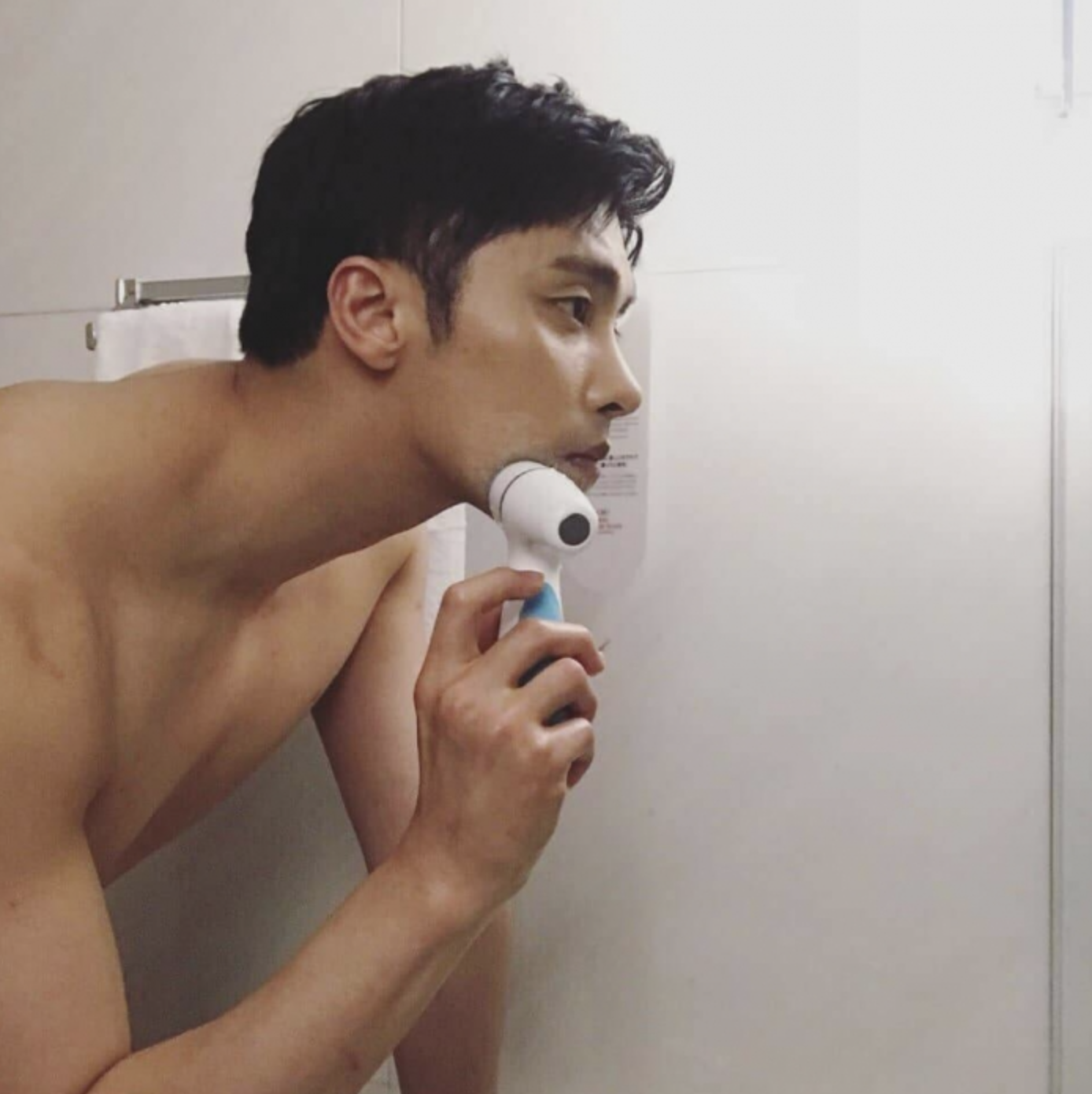 성훈 상의탈의