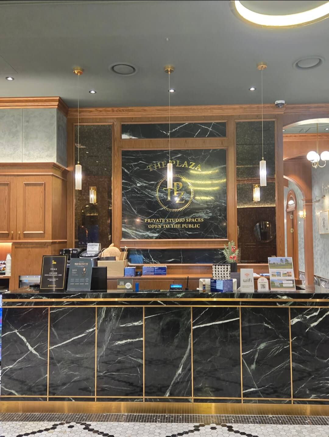 더프라자골프청담 데스크전경