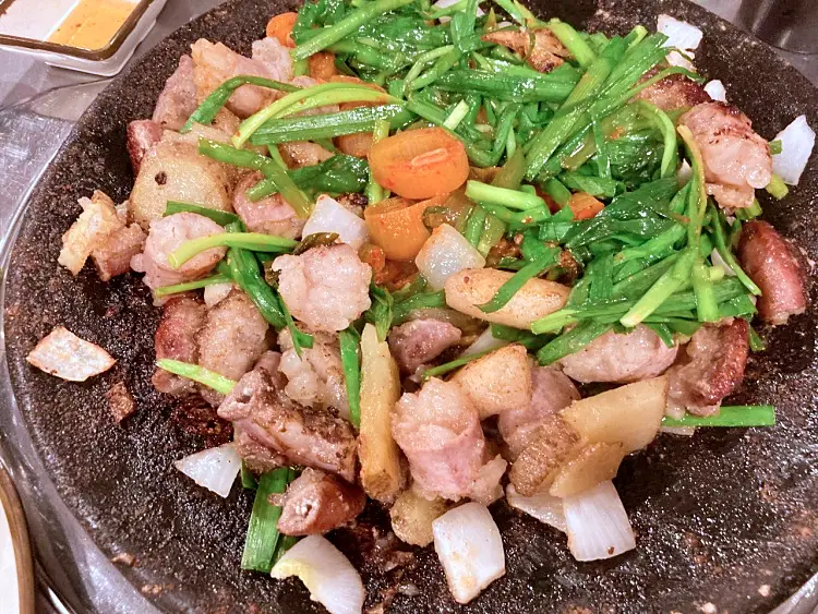 줄서는식당 공덕동 공덕역 맛집 대파김치와 함께 먹는 고소한 곱 가득 곱창과 부드러운 막창 모듬곱창 한우 소곱창 맛있는 곳 소개
