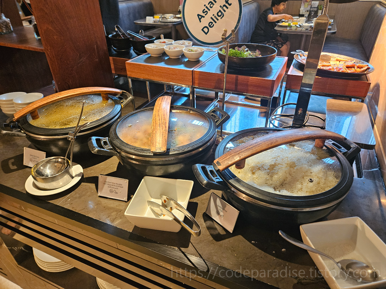 ํธํ
์ฌ์ง