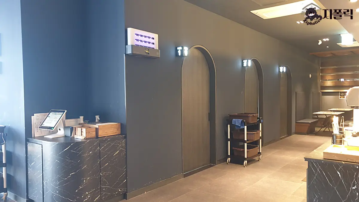 고메스퀘어-매장-룸