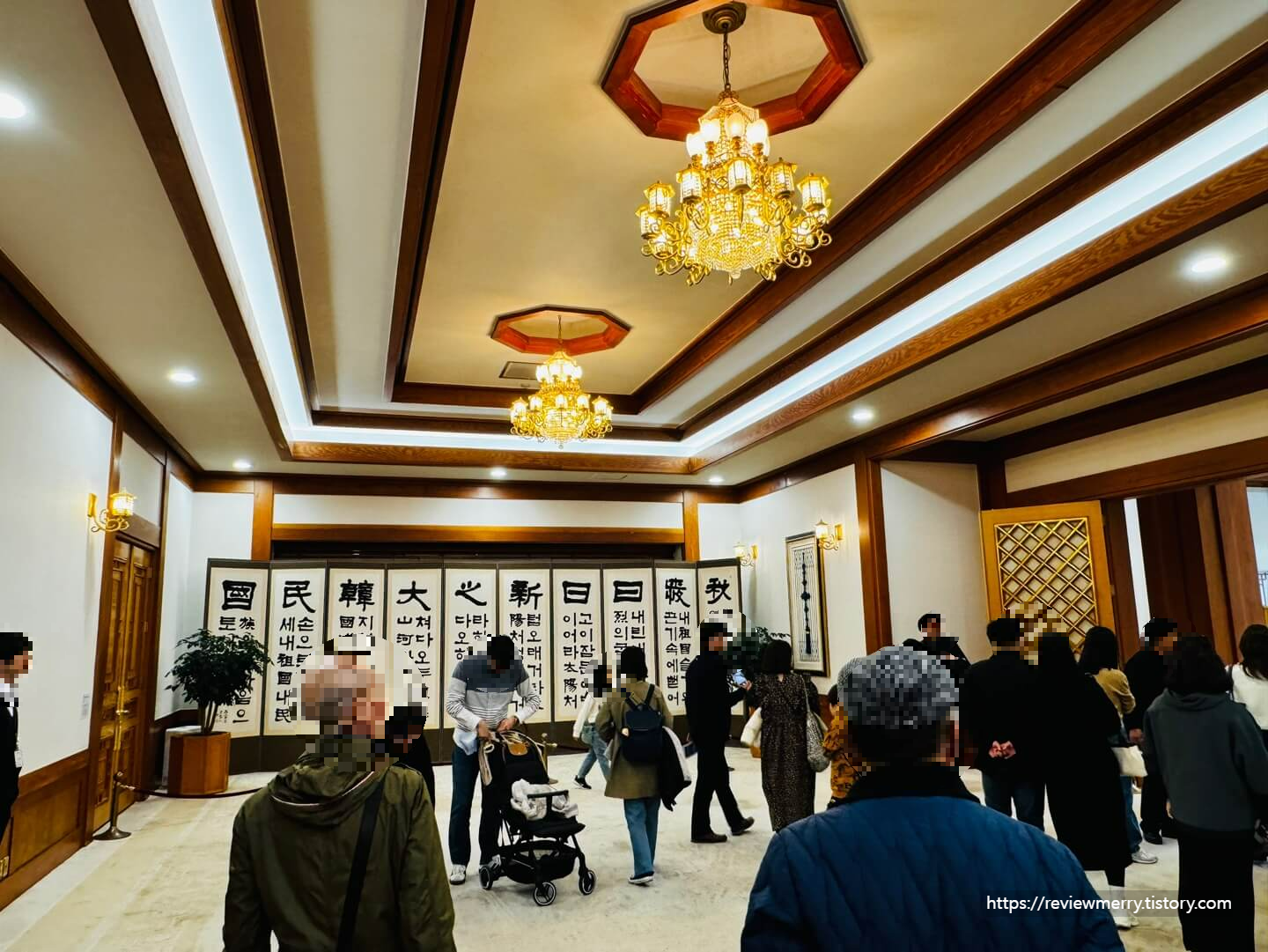 충무실 내부 입구