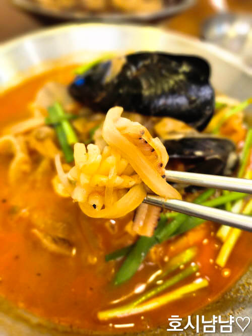 해산물과 숙주가 듬뿍 들어간 뽕사부 짬뽕