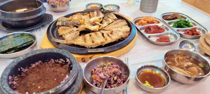 속초 동명항 전설의 맛 제대로 구웠다 숯불 생선구이 맛집 추천