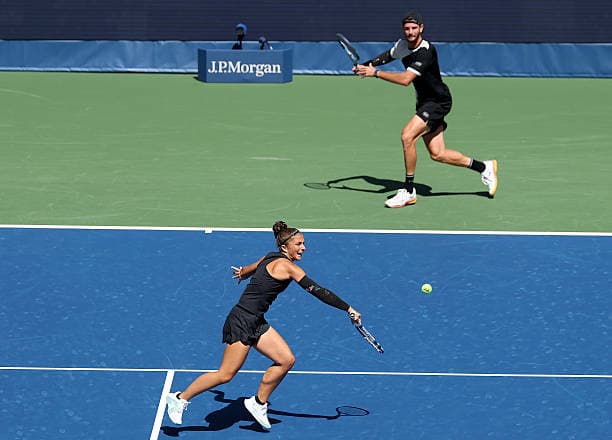 대전 둔산동 실내 테니스 둔산스포츠테니스센터 초보자 가이드 ②테니스 장비 선택법 – 라켓부터 신발까지, 무엇을 사야 할까?