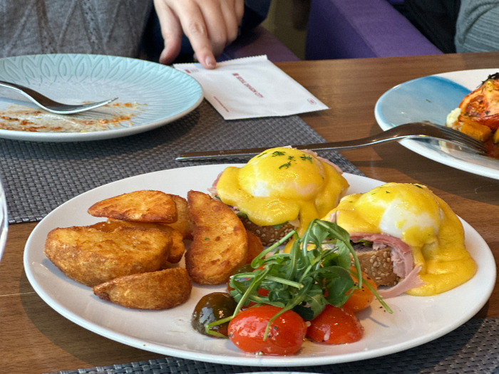 잠봉에그베네덱트 샌드위치