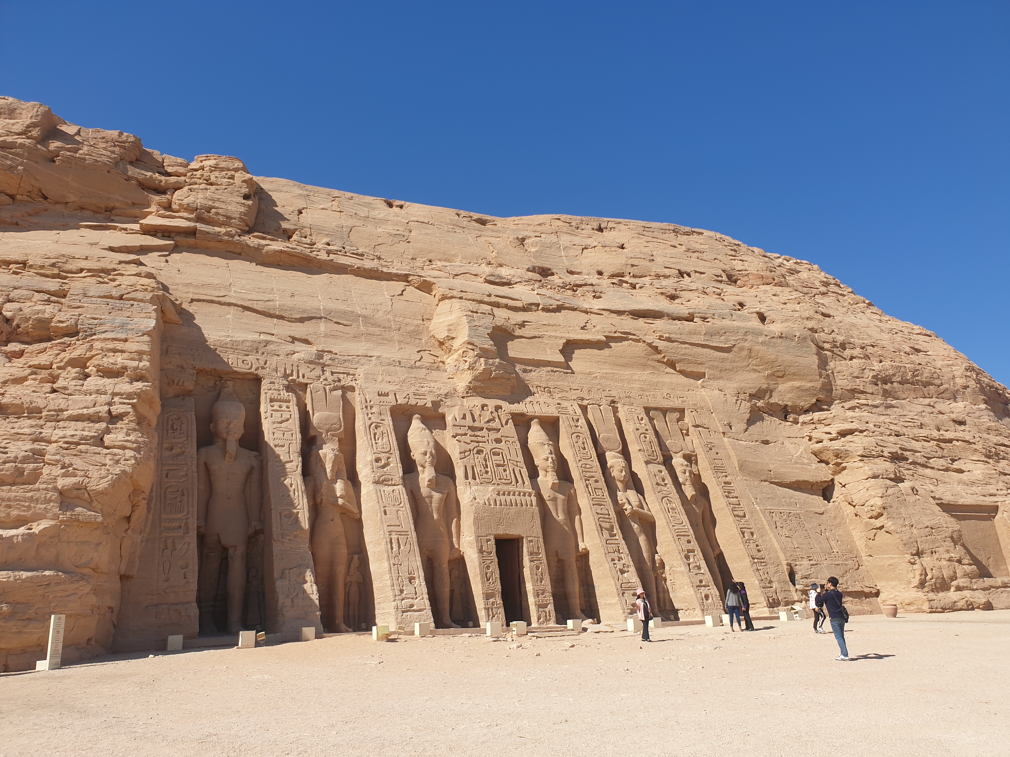 람세스2세의 왕비 네페르타리가 모셔진 아부심벨 소신전