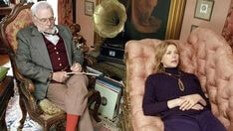 검은색-옷을-입은-여성환자가-브라운톤-소파에-누워있고-프로이드가-의자에-앉아-자유연상-기법으로-심리치료를-하는-장면