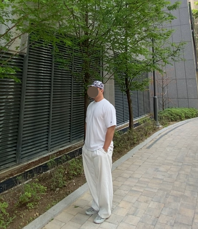 데일리룩('26. 5. 26.)맥우드건 콜라주 프린트 모노 캠프캡, 어커버 오버핏 오버사이즈 티셔츠 반팔, 무신사스탠다드 무신사 데님와이드 벌룬팬츠, 반스 체커보드
