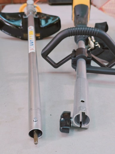 충전 무선 전동예초기에 대한 사진