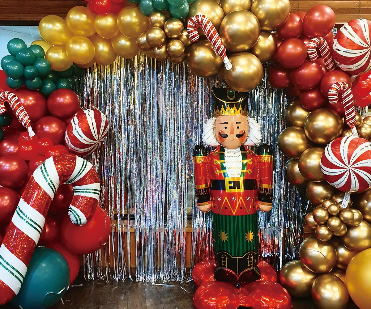 크리스마스-풍선-아치-이벤트-선물