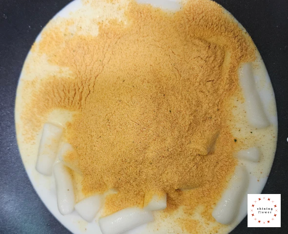 밀키트 로제떡볶이-로제스프 넣기