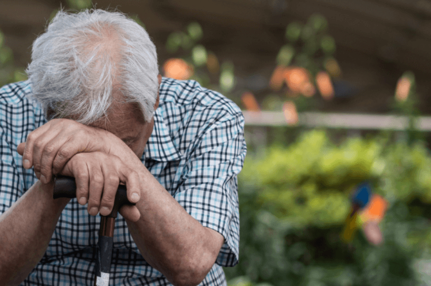 최저임금으로 고통 받는 빈곤 고령층