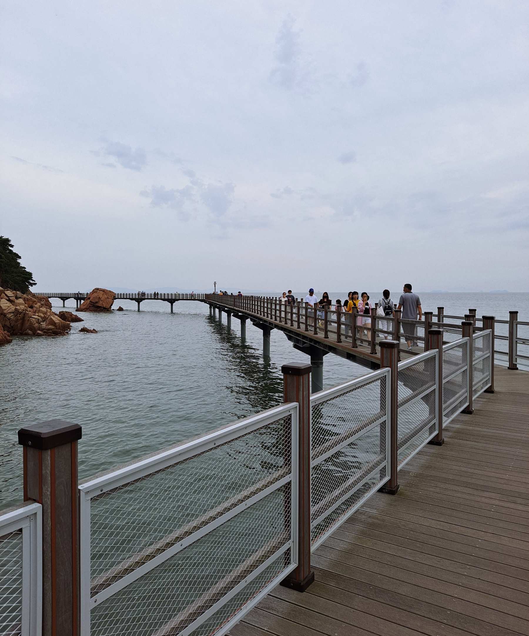 만조로 잠긴 기암괴석