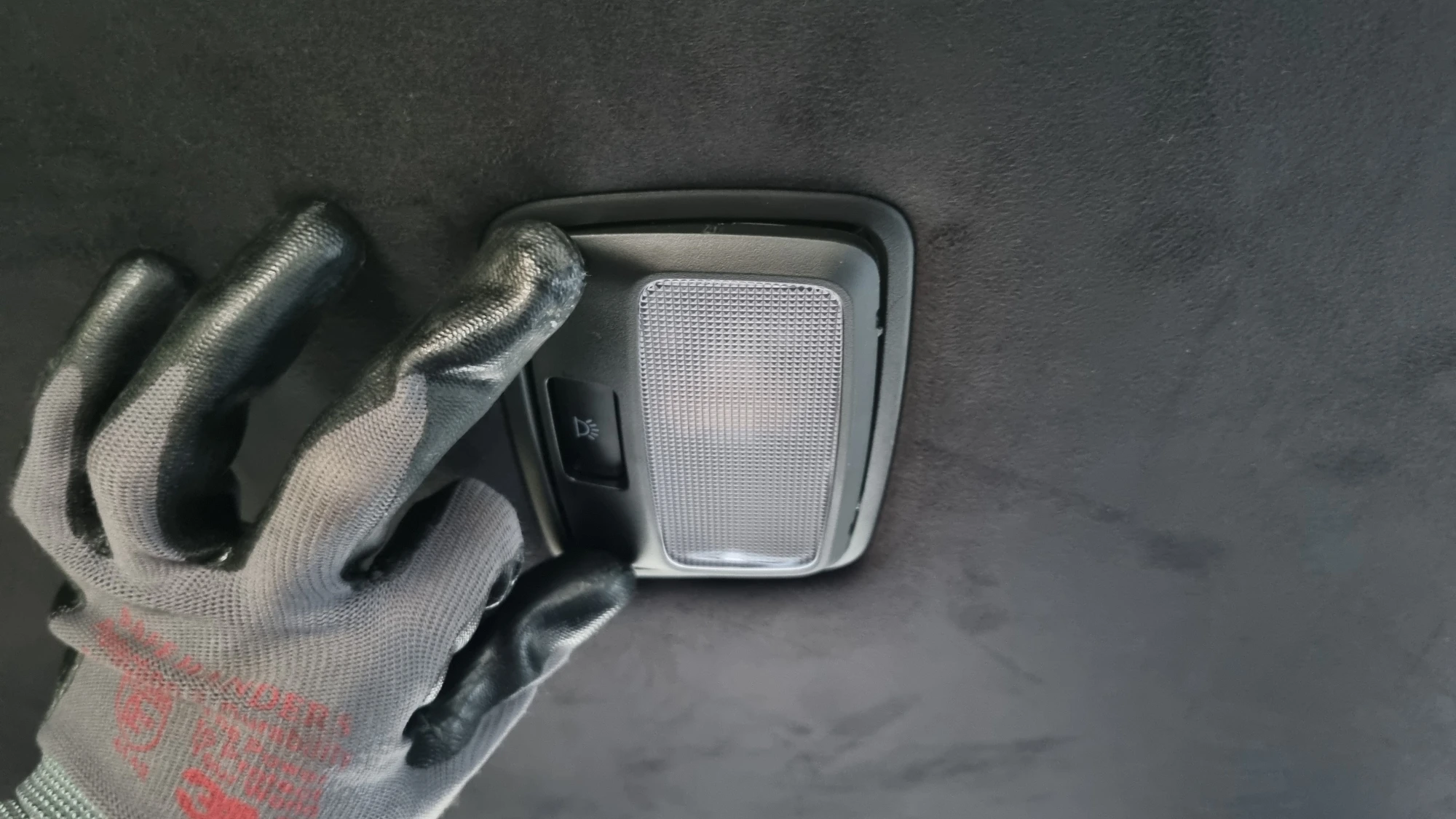 중앙 실내등 전구 교체 완료 모습