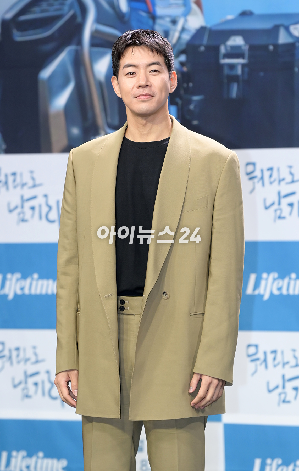 배우 이상윤이 7일 오후 서울 마포구 상암동 MBC 골든마우스홀에서 열린 MBC&middot;라이프타임 공동제작 시사교양 프로그램 '뭐라도 남기리' 제작발표회에 참석하고 있다. [사진=정소희 기자]
