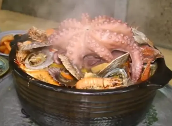 27년 전통의 맛&#44; 해물탕