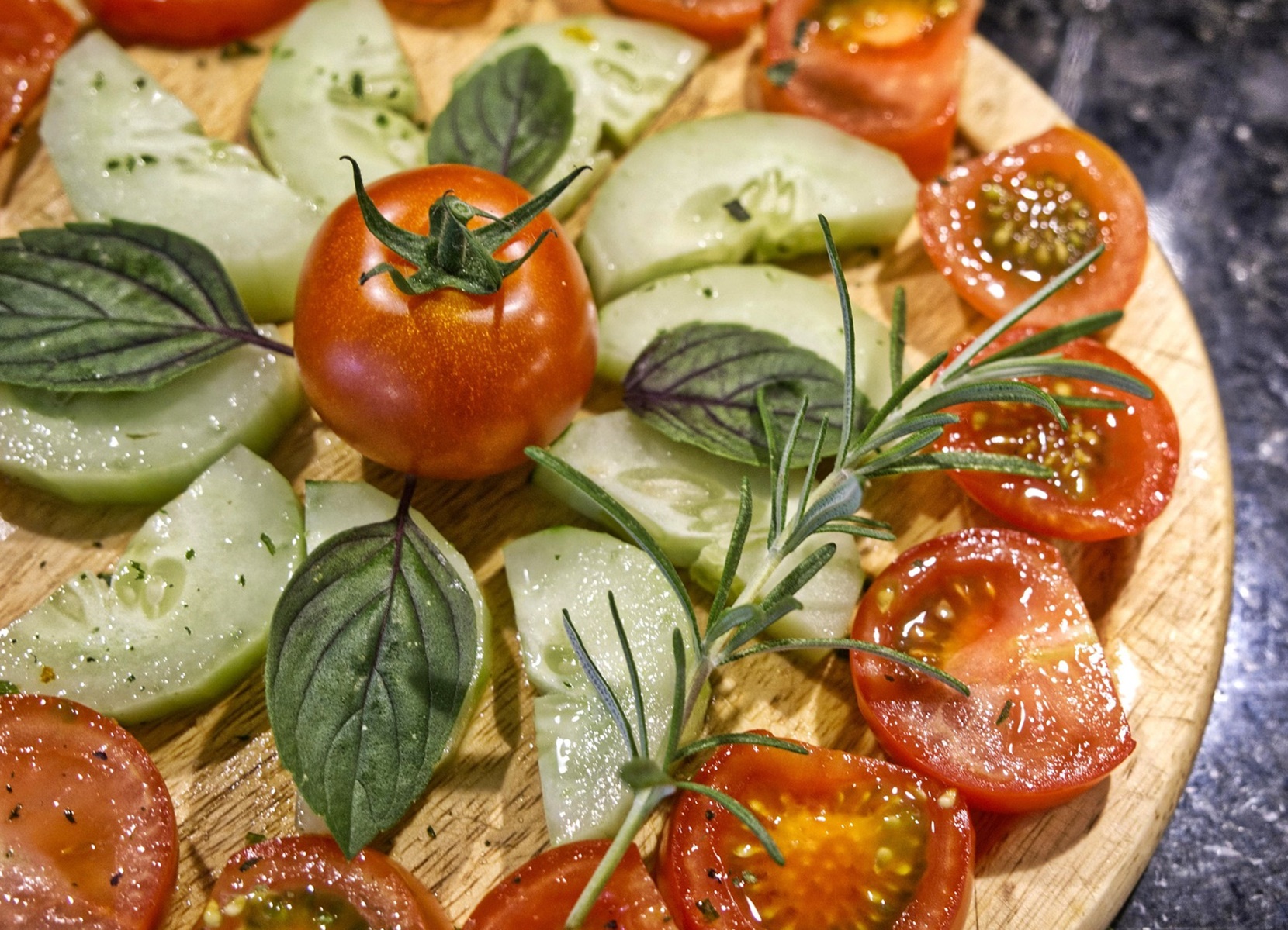 밤마다 단 음식이 당겼던 사람들의 공통된 낮 습관 5가지