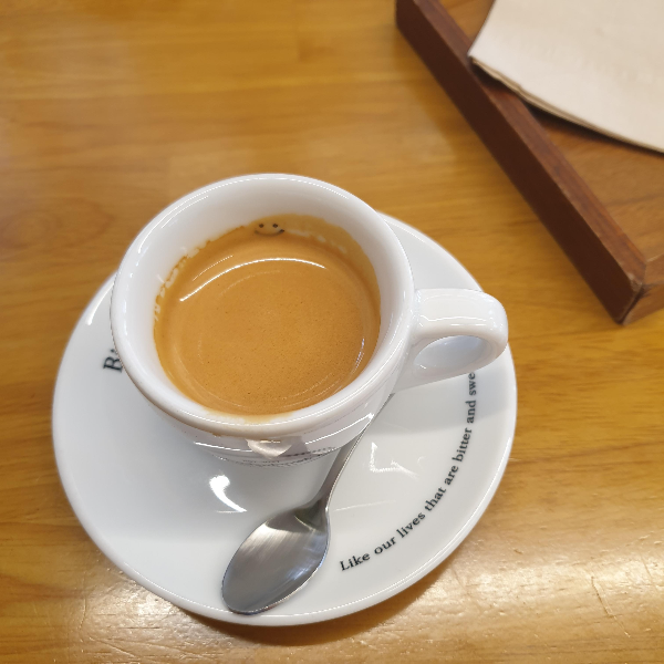 우든버러 전남대 카페: 광주 로스터리 카페에서 에스프레소 한 잔_에스프레소