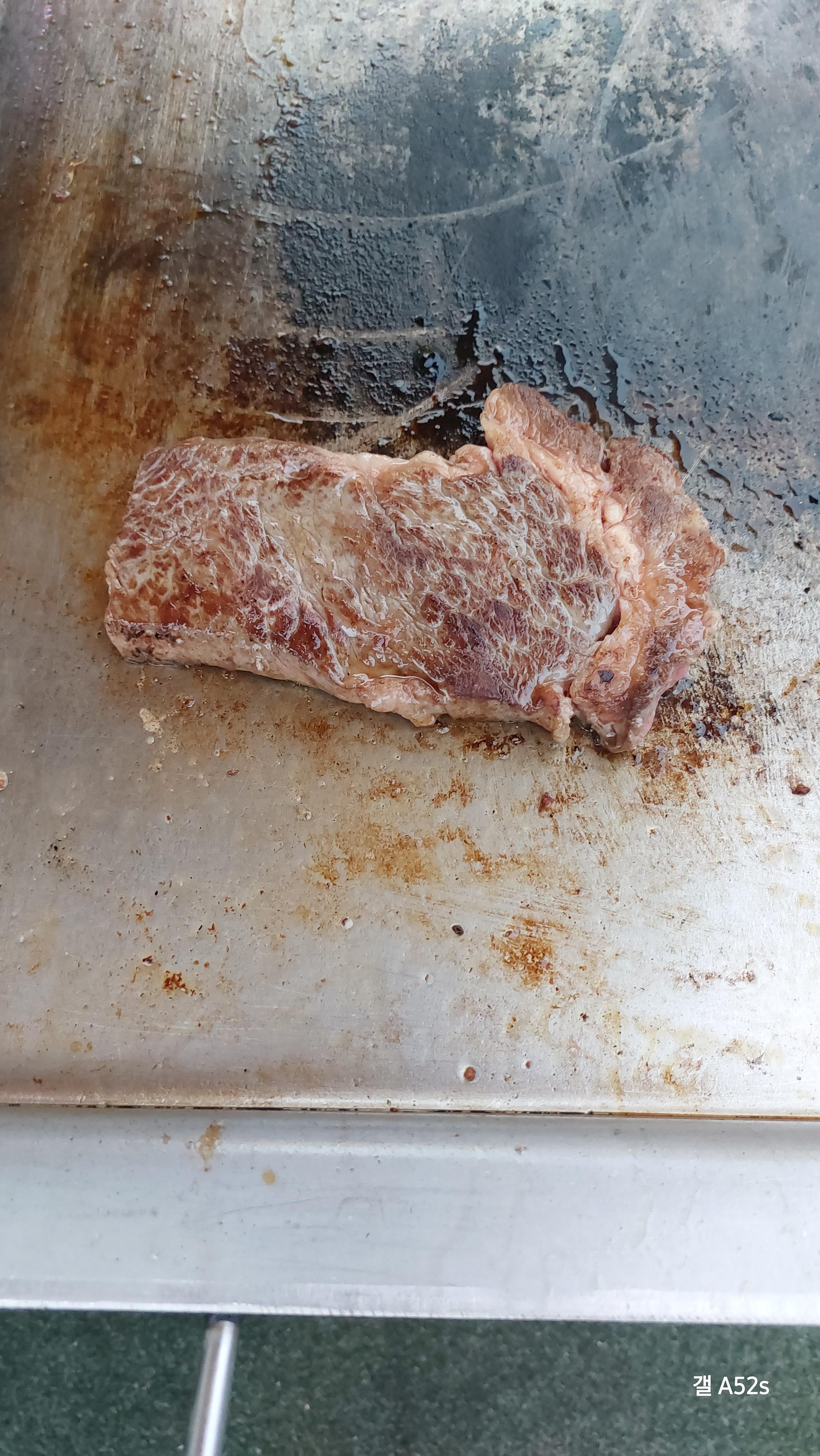 소노캄 거제 바베큐 팩토리에서 등심이 맛있게 구워졌다!